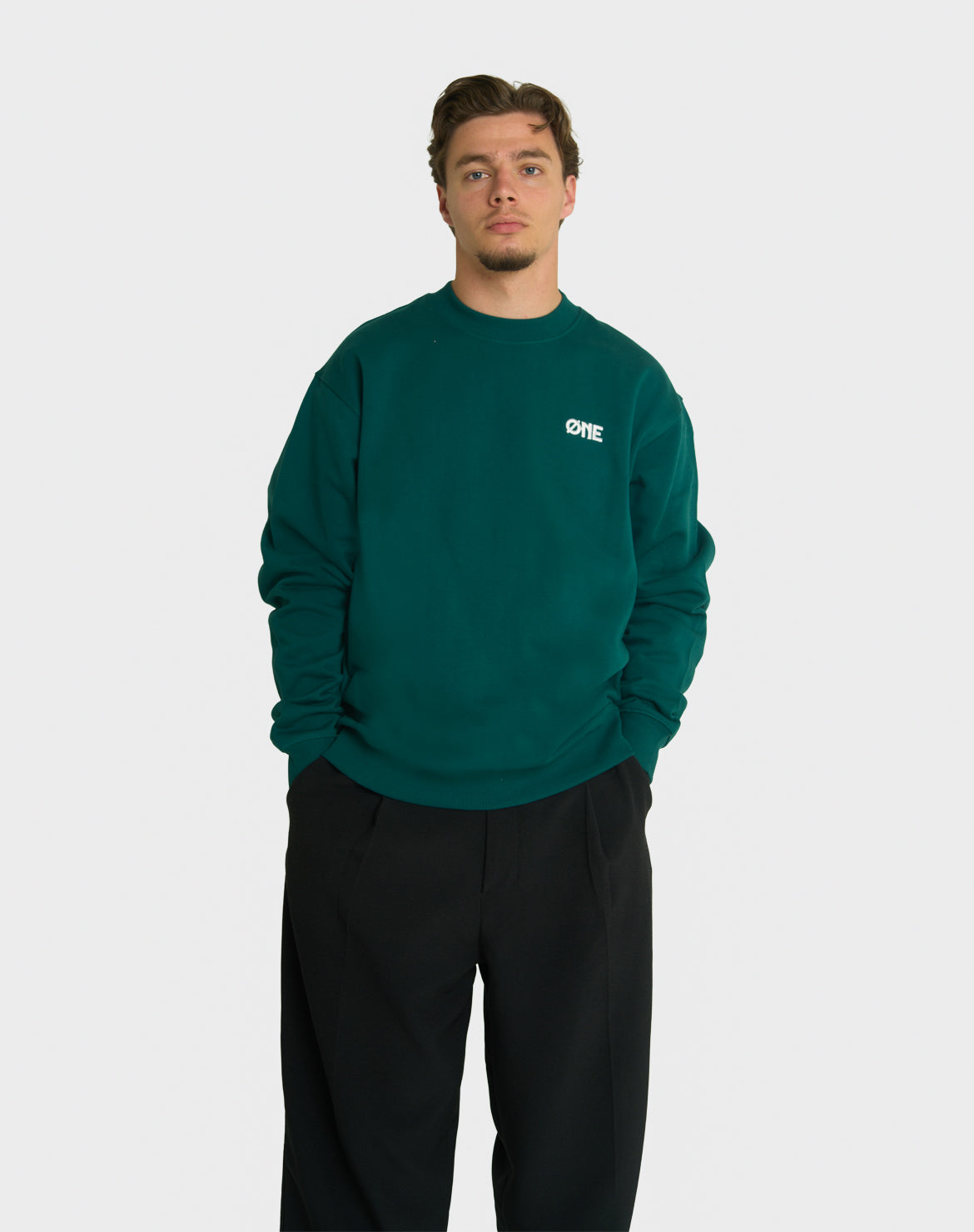 ONE BASIC CREWNECK