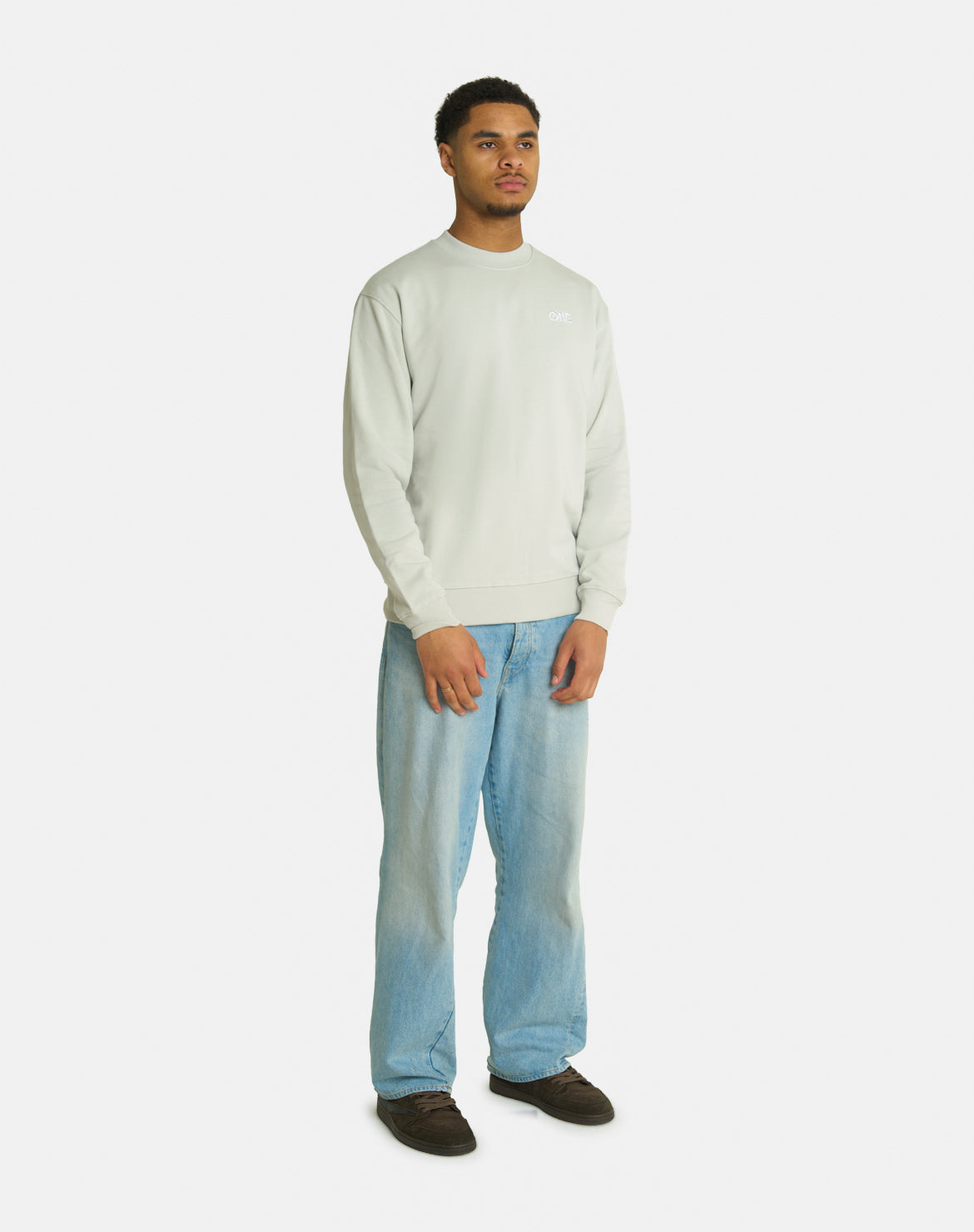 ONE BASIC CREWNECK