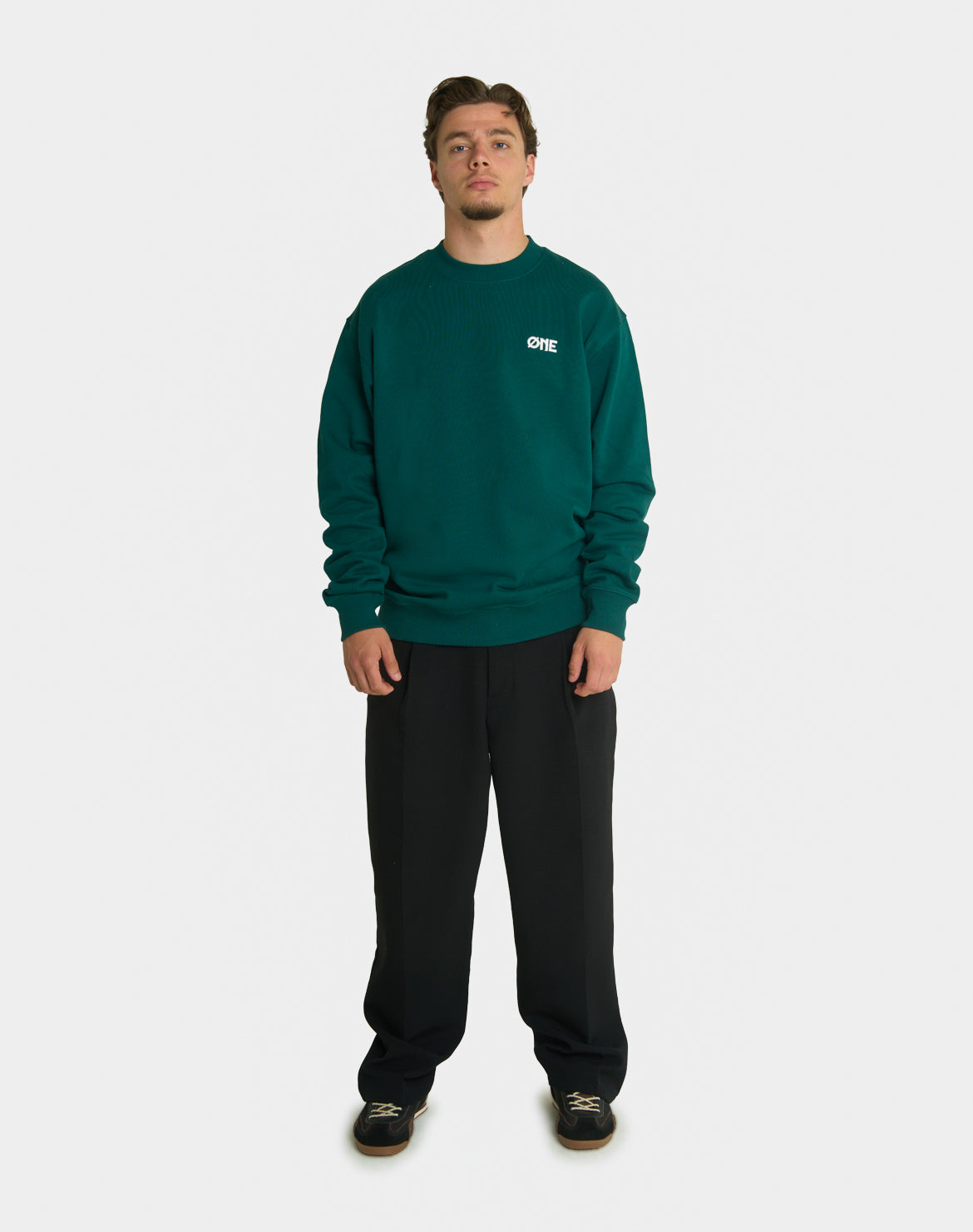 ONE BASIC CREWNECK