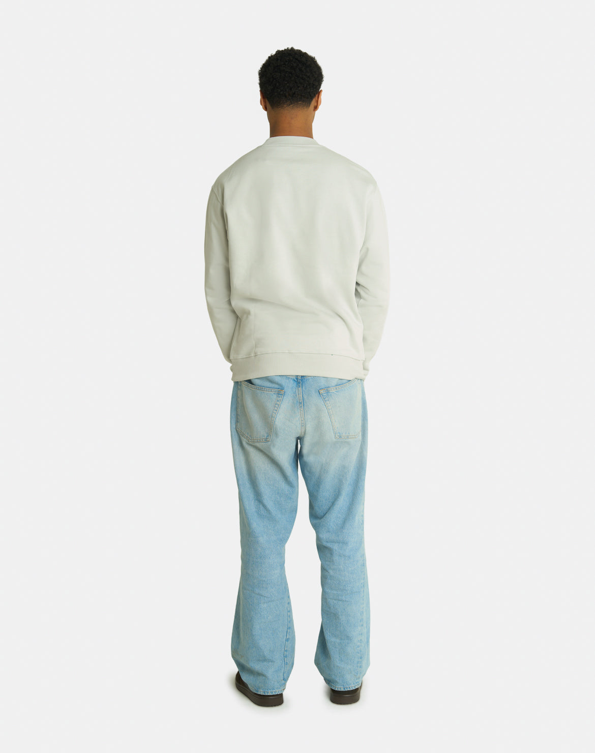 ONE BASIC CREWNECK